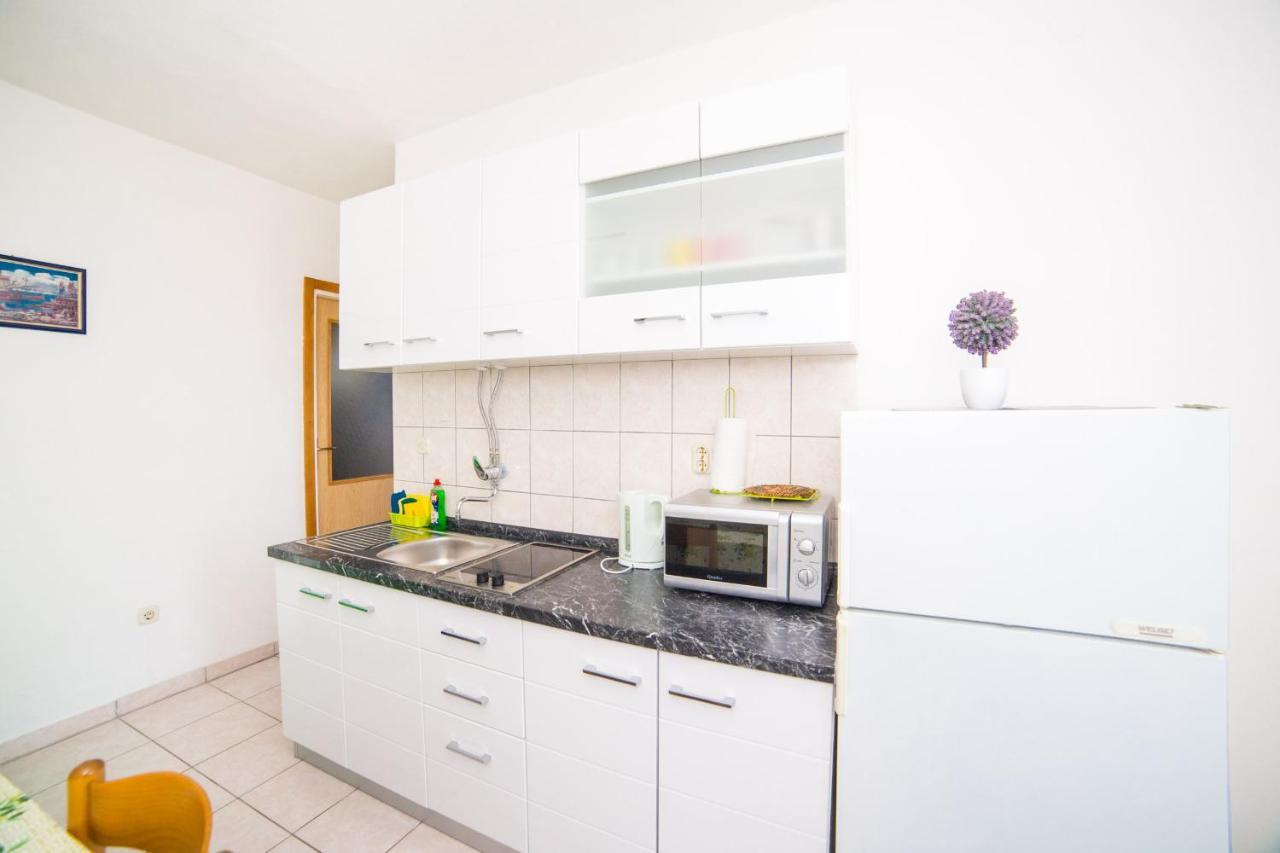 Apartment With Sea View Close To The Beach 프로마이나 외부 사진